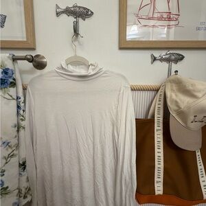 Torrid White Turtleneck Long Sleeve Top – Size 1